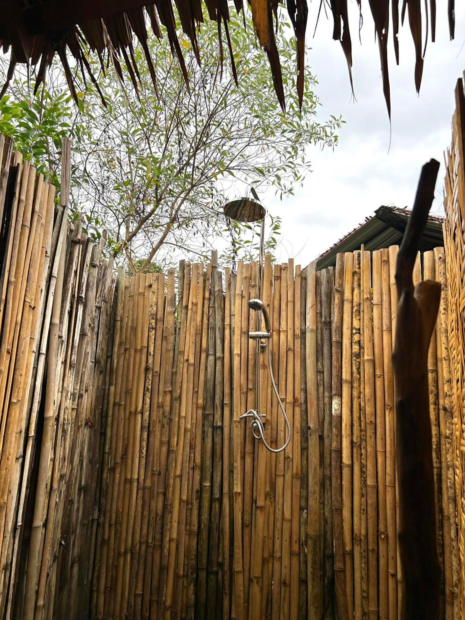 Tropical Hostel パヤム島 エクステリア 写真