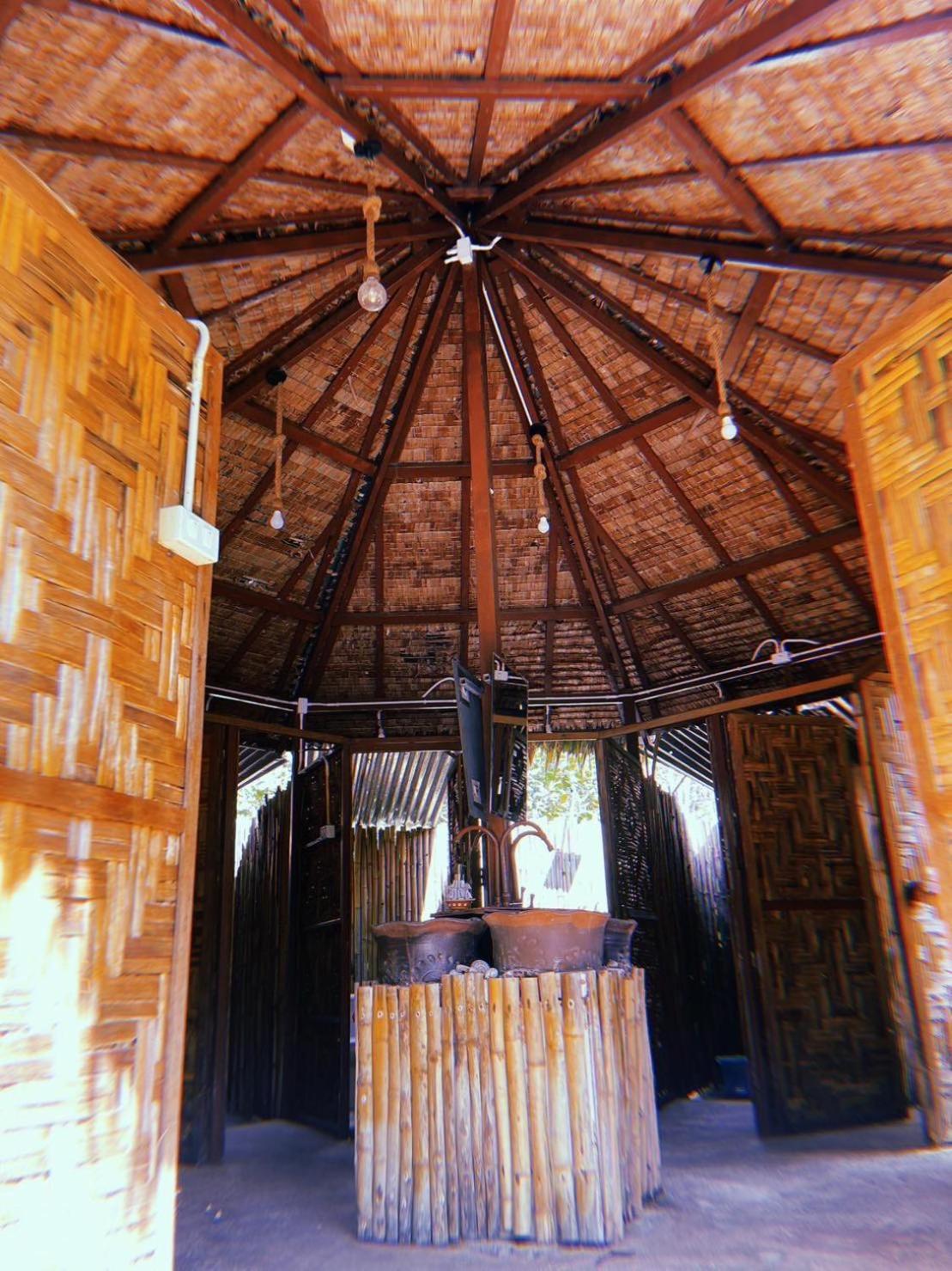 Tropical Hostel パヤム島 エクステリア 写真