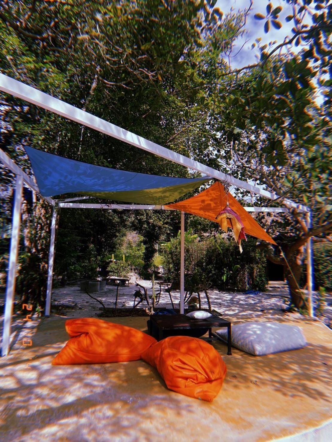 Tropical Hostel パヤム島 エクステリア 写真