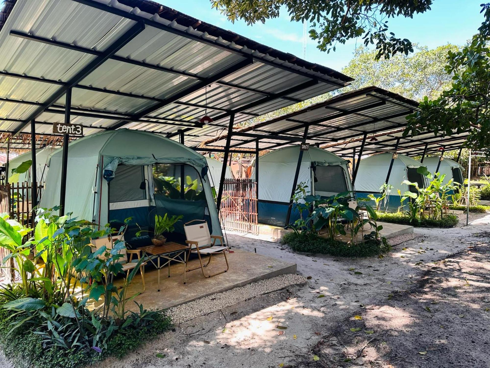 Tropical Hostel パヤム島 エクステリア 写真