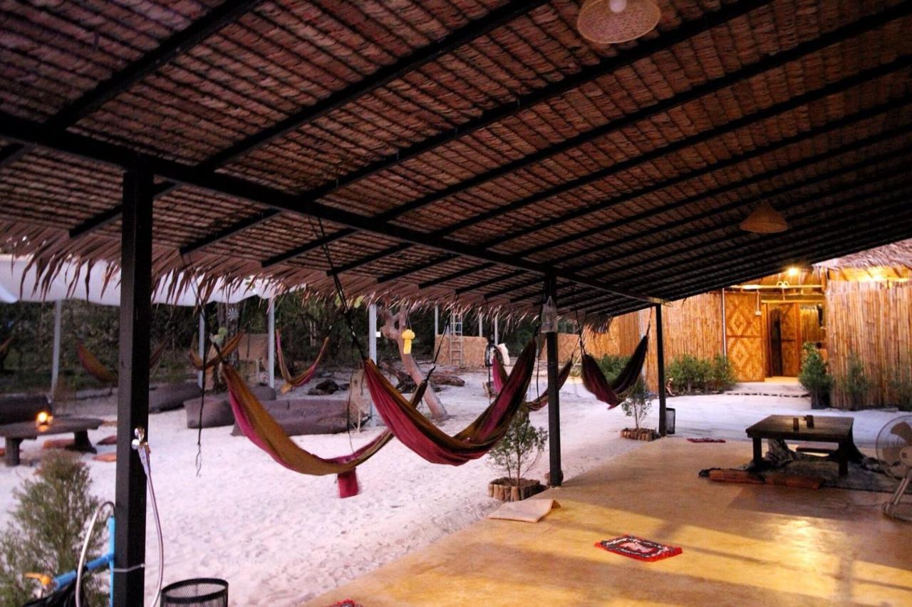 Tropical Hostel パヤム島 エクステリア 写真